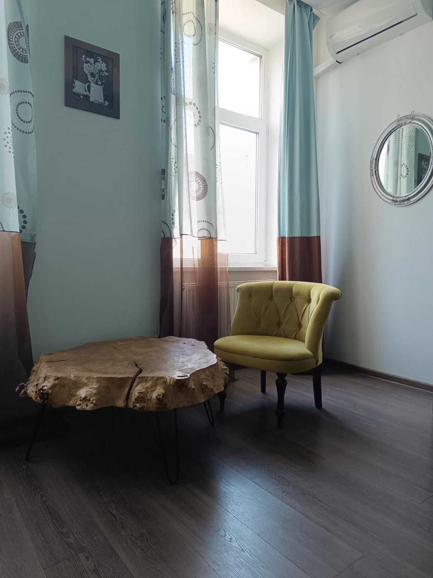 Apartments Zefir Lviv Extérieur photo